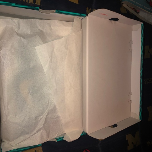 Basketball shoes - Picture 4 of 4